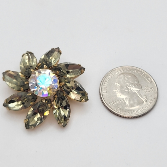 Vintage Rhinestone Flower Shape Brooch - Picture 8 of 8